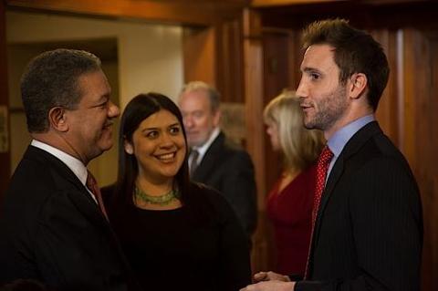 Leonel Fernández speaks with guests at Chubb Fellowship reception