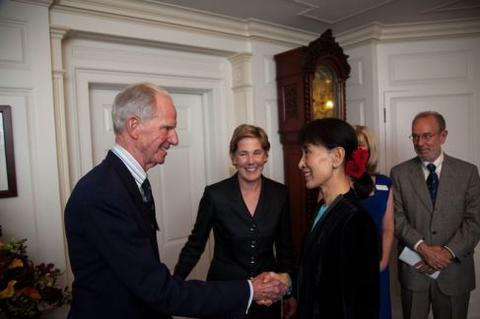 Aung San Suu Kyi greets Yale Dignitaries