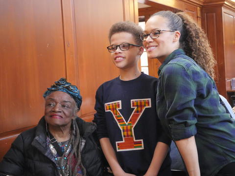 Students pose with Faith Ringgold